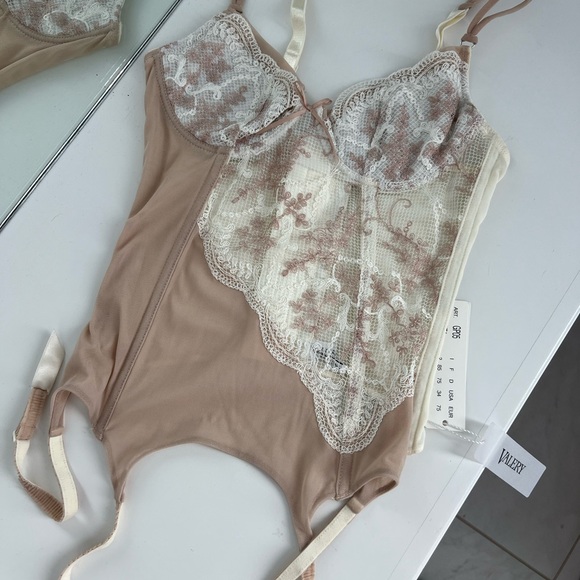 Valery lace Corset NWT - Picture 3 of 4